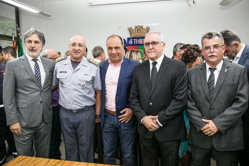 opositores