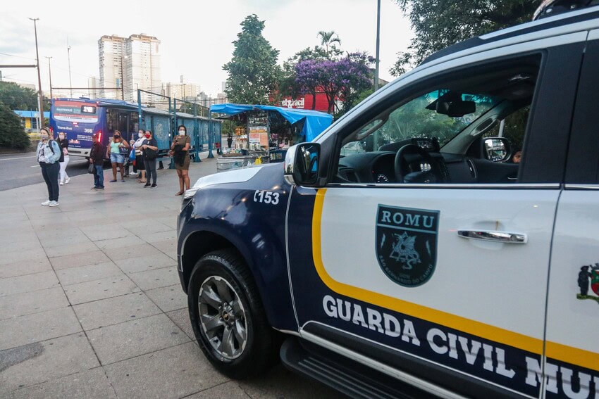 viatura da GCM durante operação