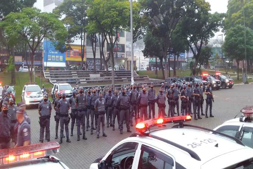 policiais militares durante operação
