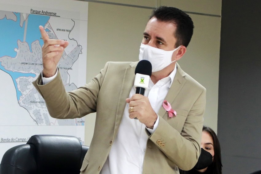 prefeito Paulo Serra discursa em lançamento de aplicativo