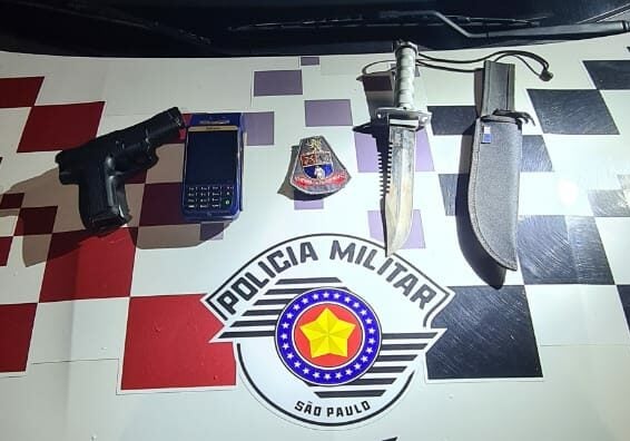 PM apreende objetos usados no crime