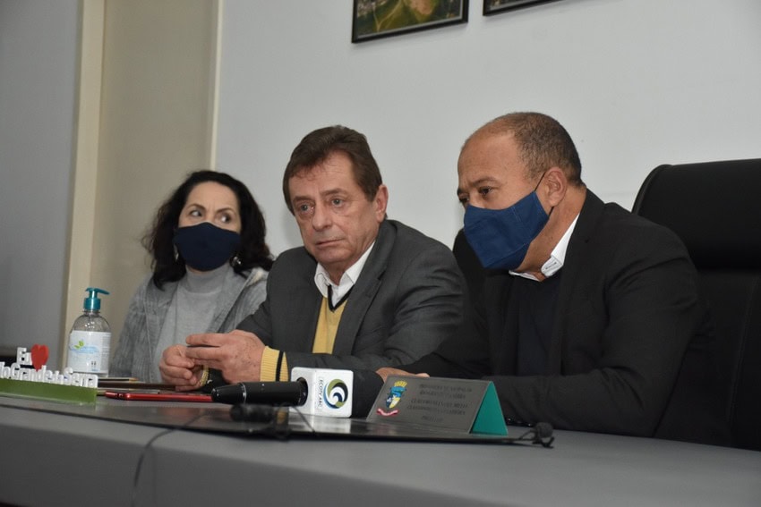 claudinho da geladeira e secretários da educação e de governo