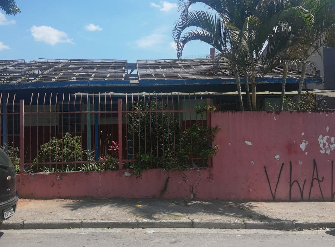 escola sem telhado