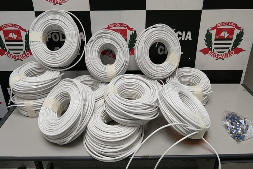 apreensão de fios de internet