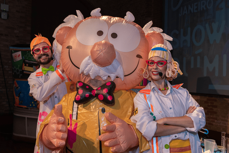 apresentação da peça o show da química
