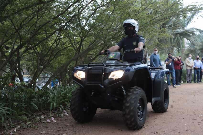 quadriciclo no parque