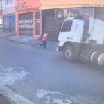 homem é atropelado por caminhão