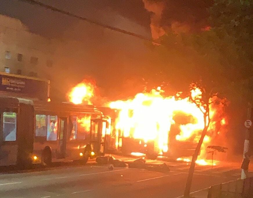 ônibus incendiados
