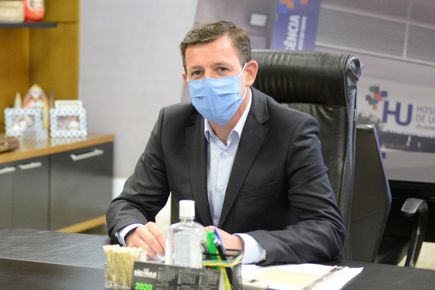 prefeito orlando morando de máscara