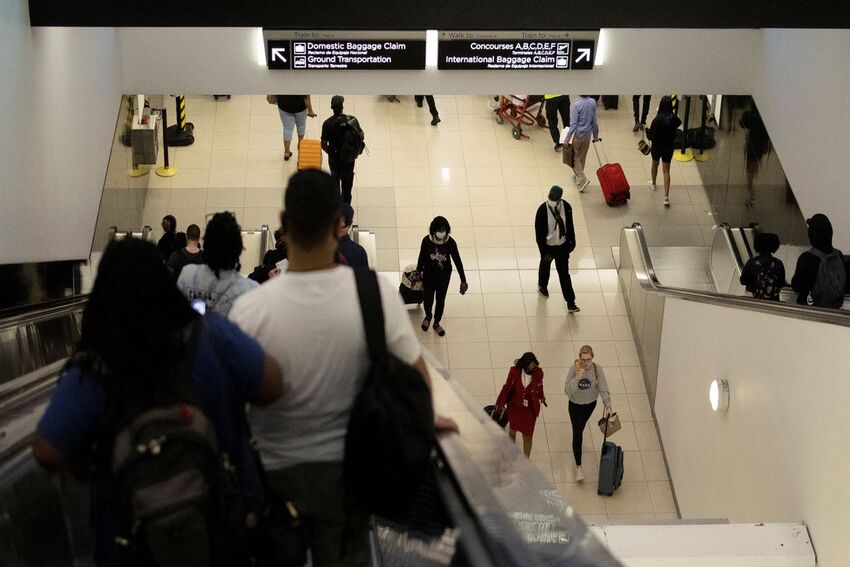 passageiros em aeroporto