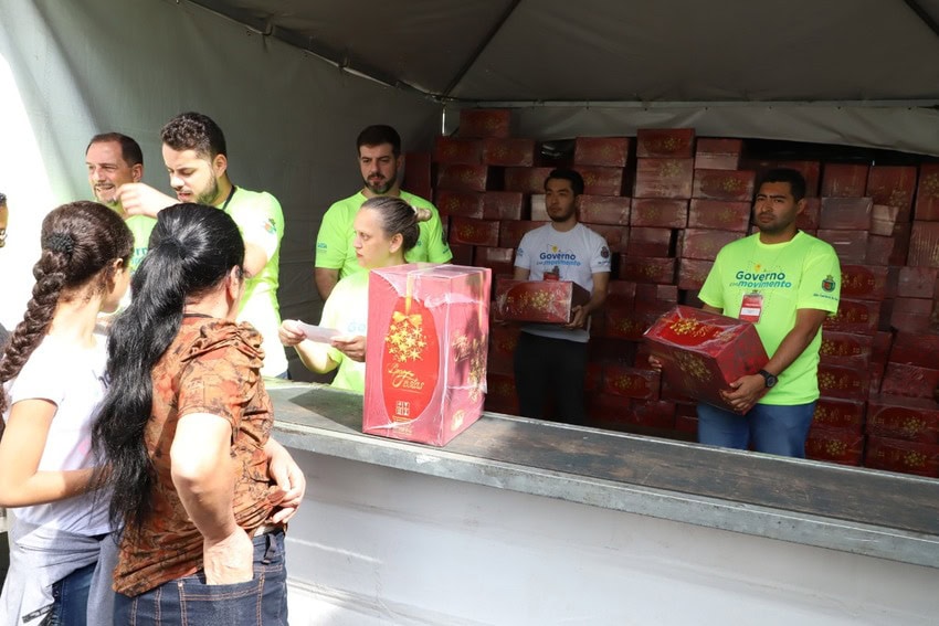 distribuição de cestas de natal