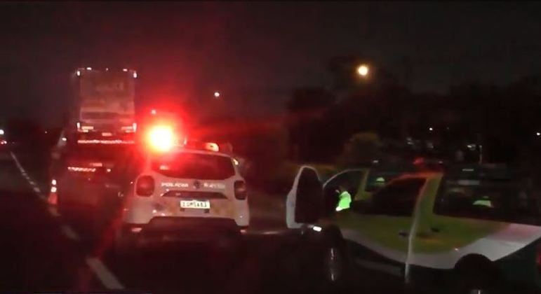 viaturas da polícia rodoviária e da ecovias