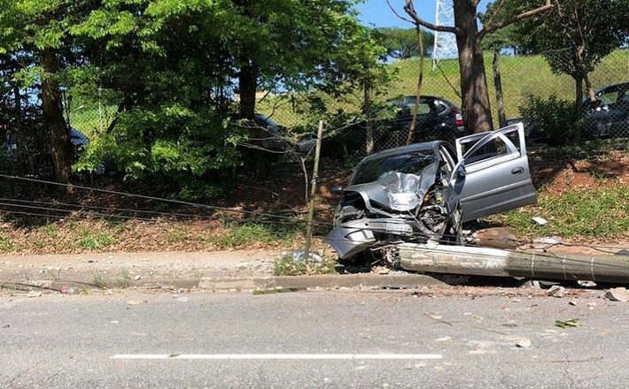 carro colidido