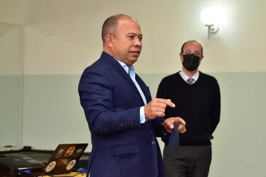 claudinho da geladeira e secretário da saúde