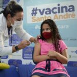 criança vacinada