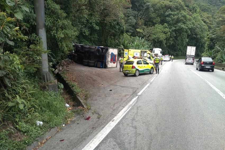 acidente de caminho com carros