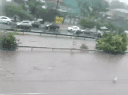 rua alagada em diadema