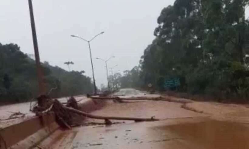 transbordamento em rodovia