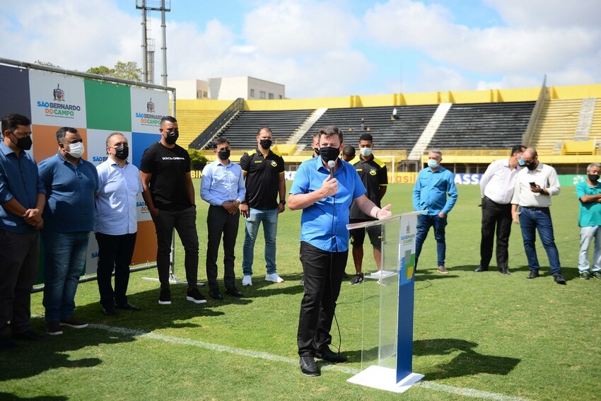 prefeito orlando morando no estádio