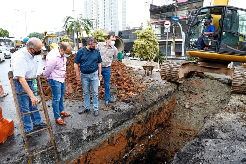 prefeito auricchio vistoria obras na avenida goiás