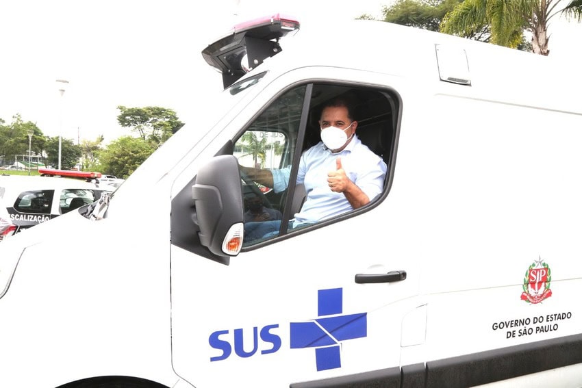 prefeito dentro da ambulância