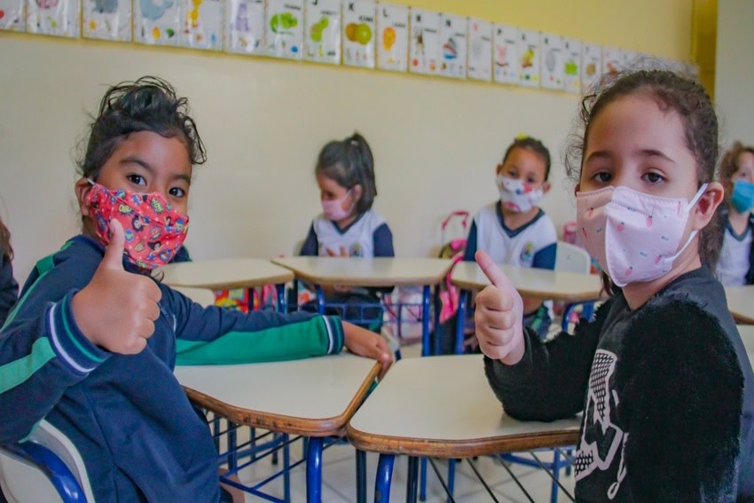 alunos em sala de aula de ribeirão pires