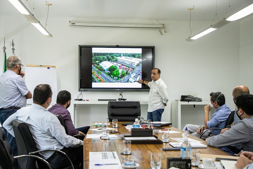 auricchio em reunião