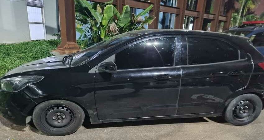 veículo preto apreendido