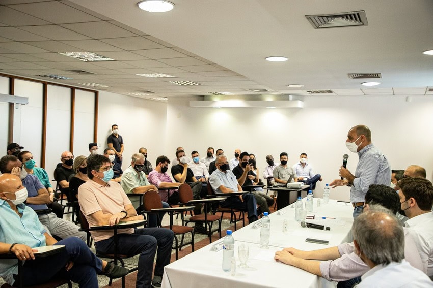auricchio durante reunião com comerciantes