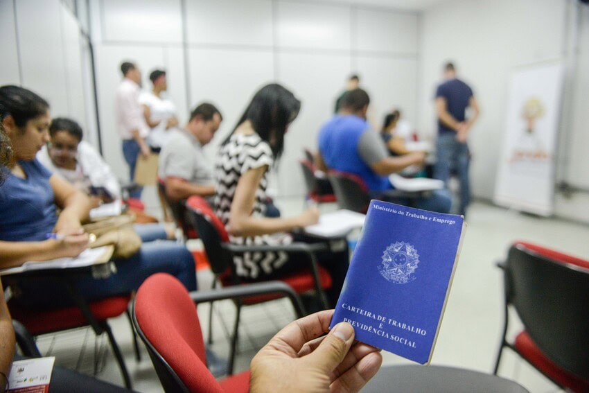 mulheres a procura de emprego