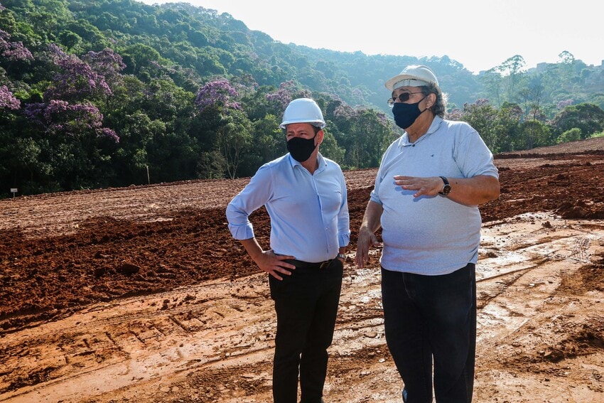 prefeito orlando morando vistoriando obra