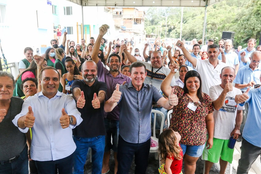 entrega de escrituras para famílias