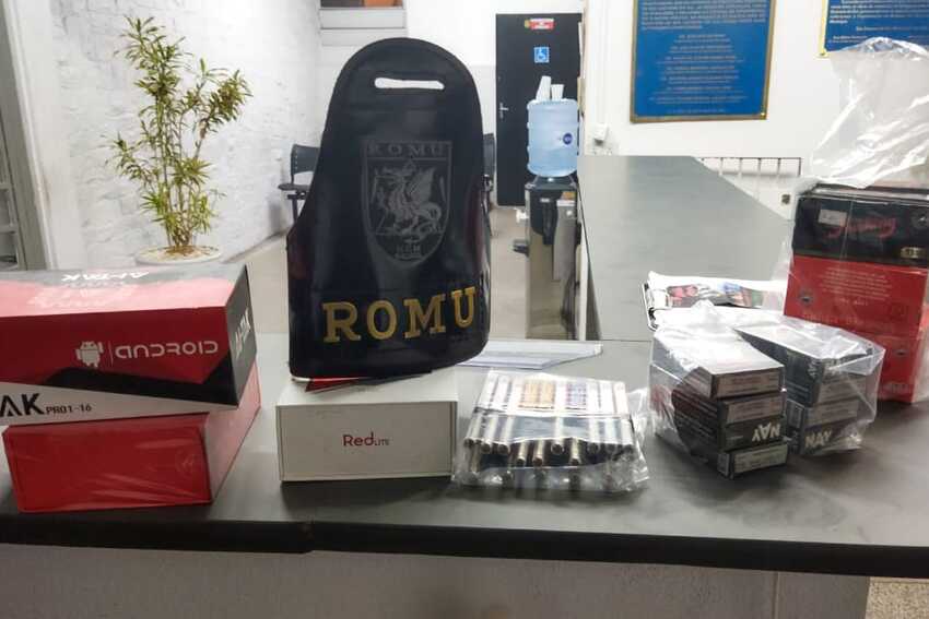 TV e mochila apreendidos pela polícia