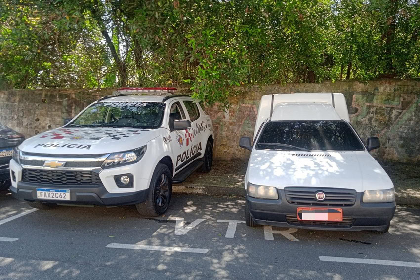viatura ao lado de Fiat Fiorino