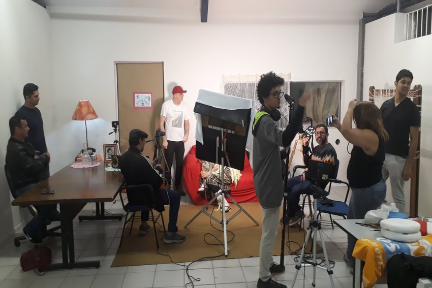 alunos na escola livre de cinema e vídeo