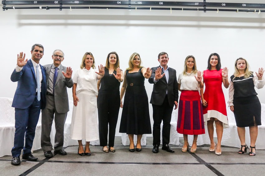 autoridades durante lançamento de campanha de combate à violência