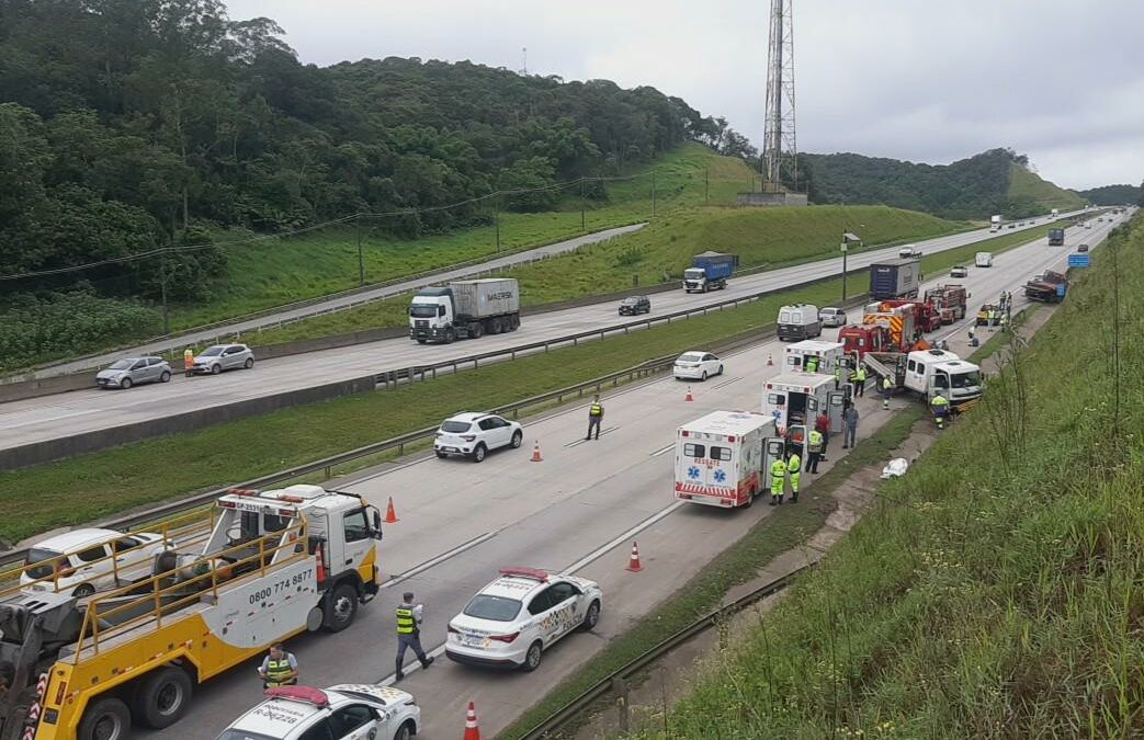 acidente entre caminhões no Rodoanel