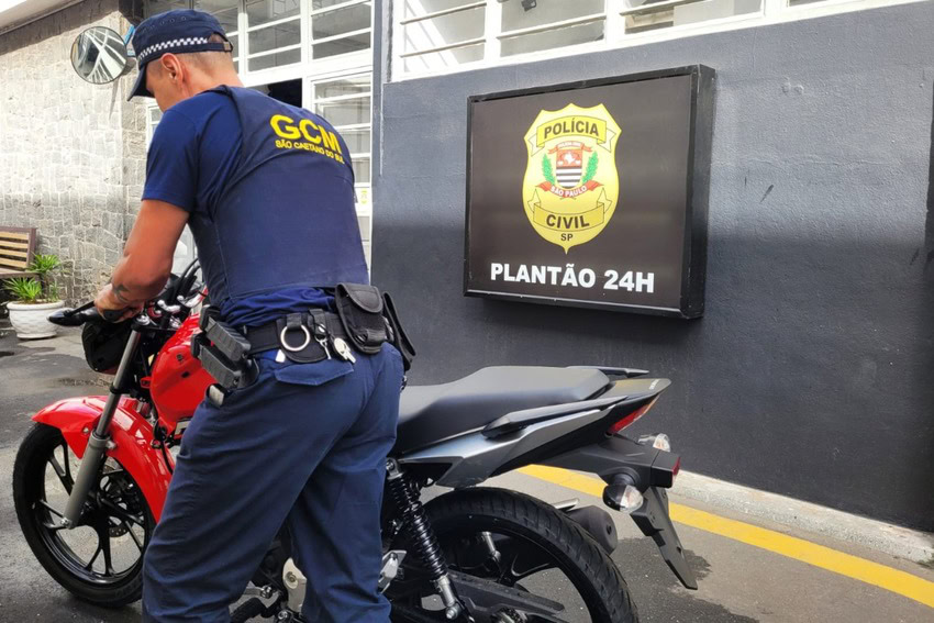 GCM apreende moto roubada
