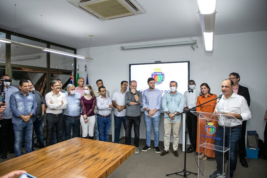 prefeito Auricchio dá posse a Regina Maura