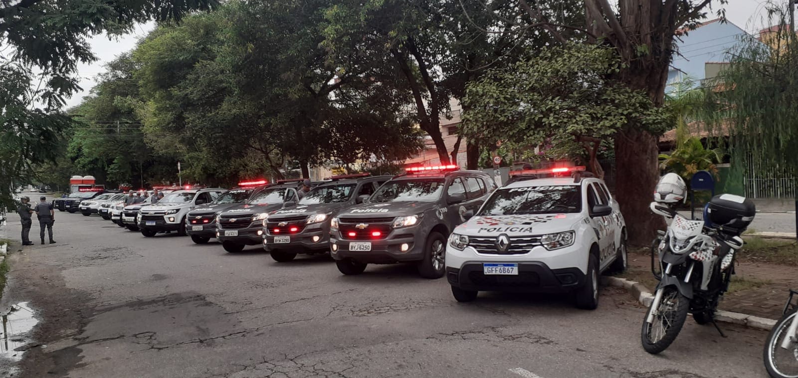 viaturas da Polícia Militar