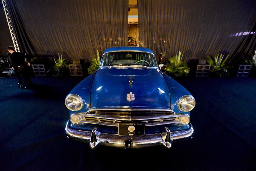 carro antigo em exposição