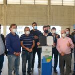 prefeito orlando morando ao lado de vereadores