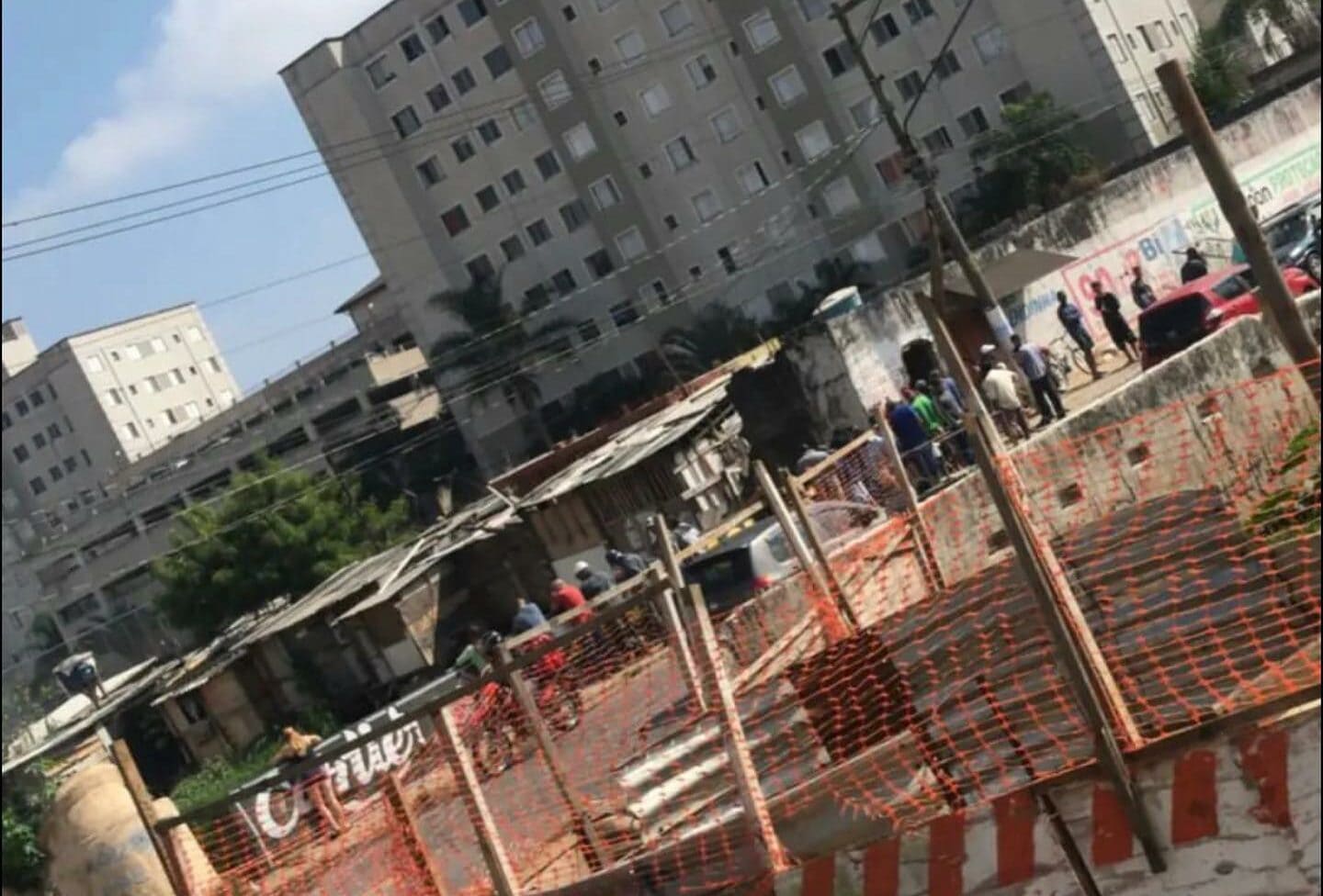 corpo no rio