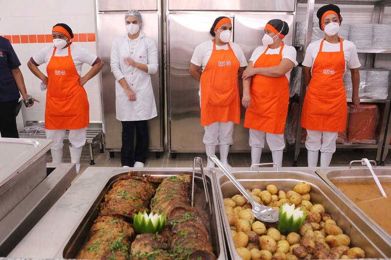 refeição no Bom Prato de São Bernardo