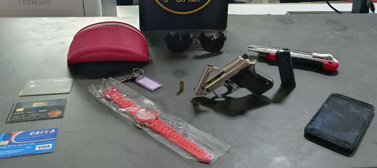 apreensão de armas e cartões de crédito