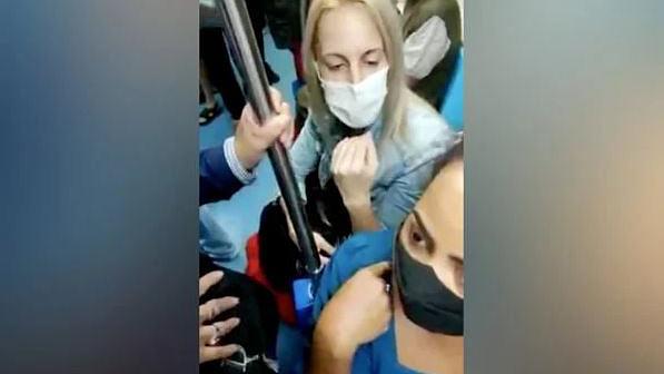 mulher racista