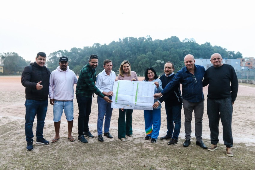 prefeito Orlando Morando no campo do Batistini