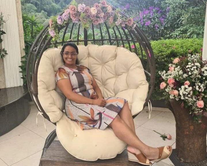 professora adriane caetano