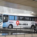 ônibus do governo na área