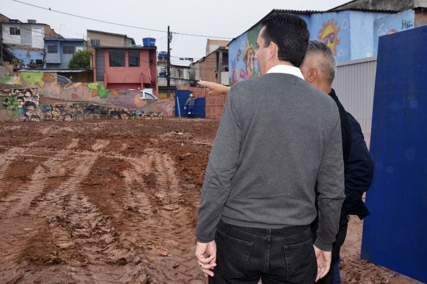 prefeito Paulo Serra na região do Cruzado